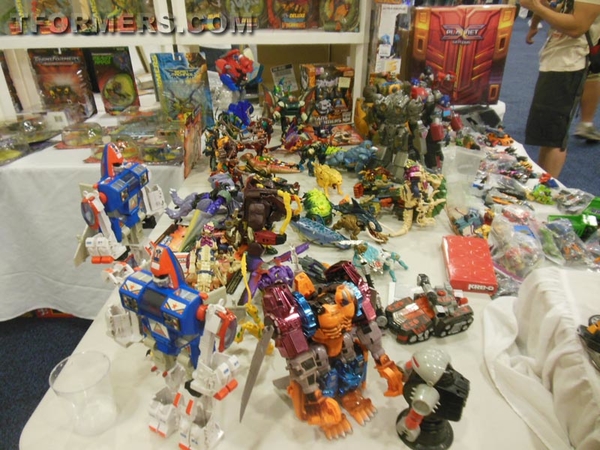 BotCon 2013   The Transformers Convention Dealer Room Image Gallery   OVER 500 Images  (351 of 582)